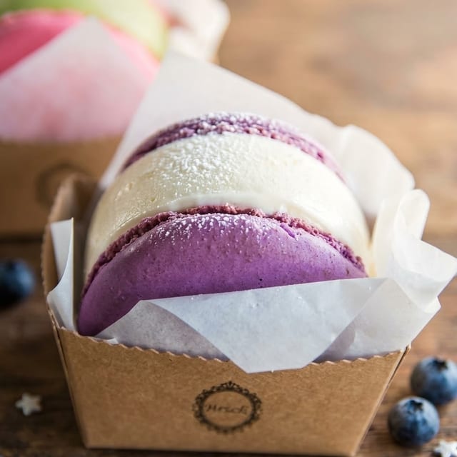 Macaron ice cream.